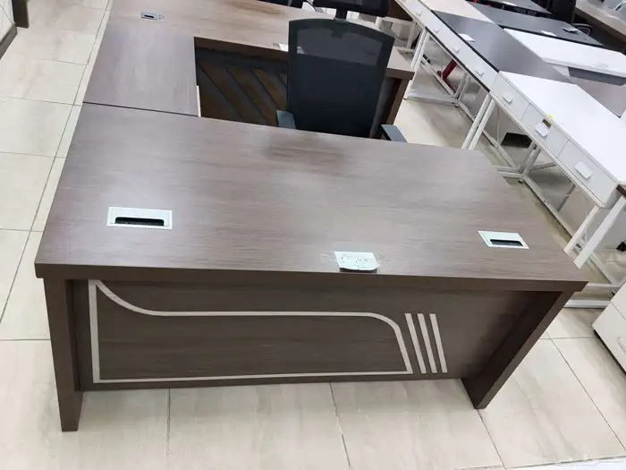 وركستيشن بارتيشن طاولة اجتماع كراسي مكتب كونتر استقبال 10