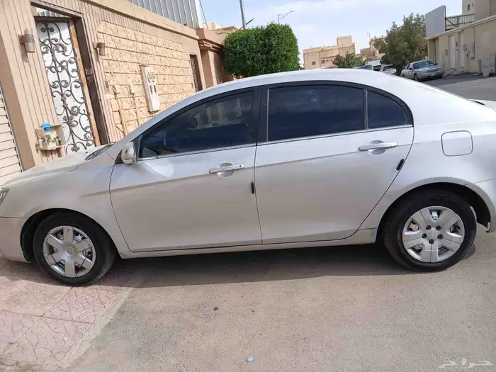 ما شاء الله السياره ما تحتاج شيء قير وماكينه شرط. 2