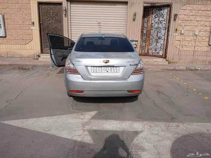 ما شاء الله السياره ما تحتاج شيء قير وماكينه شرط. 1