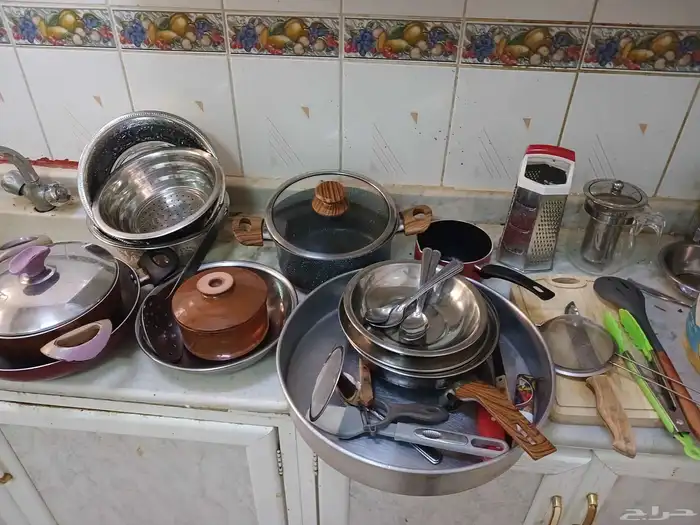 صحون و خلاط يدوي و كنكه قهوة و شرشوبة تنظيف 3