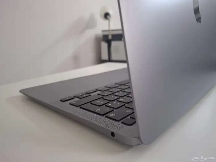 MacBook Air M1 2020 8K 1