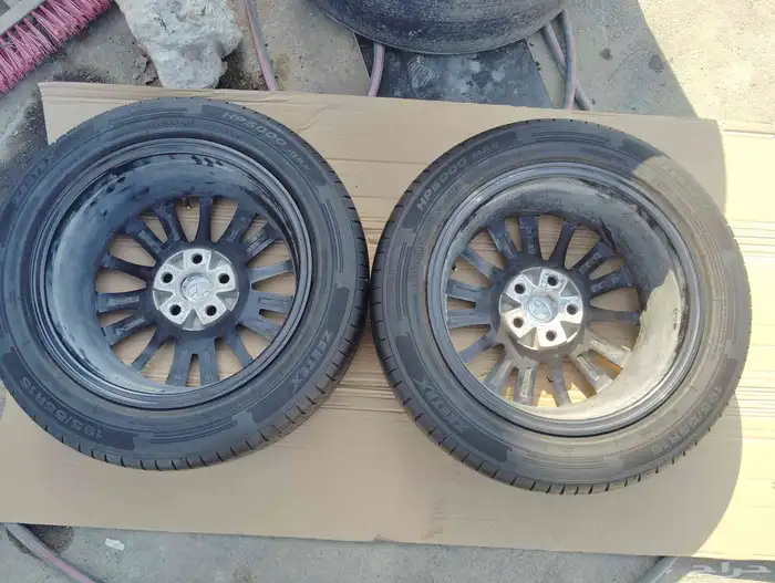 تويوتا كورولا مقاس 15.مع الكفرات 1