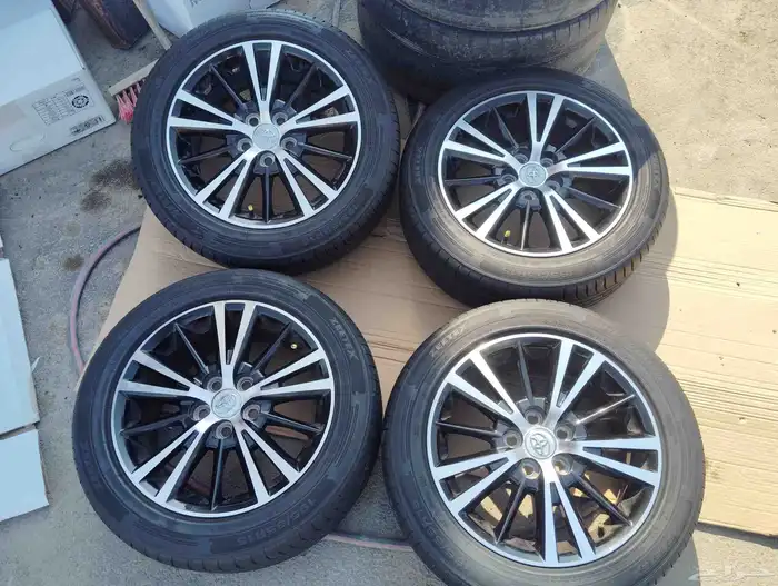 تويوتا كورولا مقاس 15.مع الكفرات 0