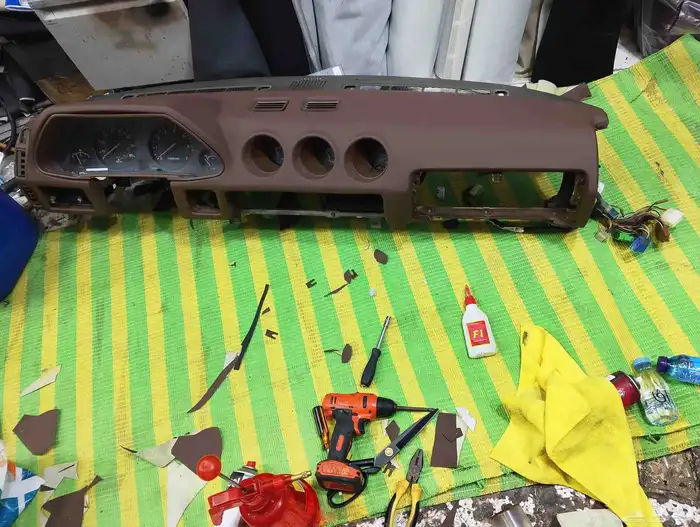 تنجيد طبلون نيسان قديم نفس لون الوكالة مع إخفاء التشققات 1