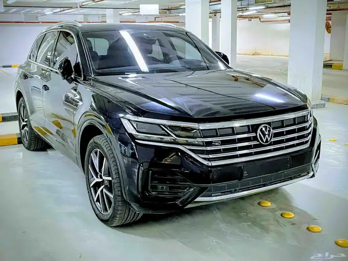 جيب طوارق فولكس واجن أسود R-line 2022 Touareg Volkswagen SUV 2