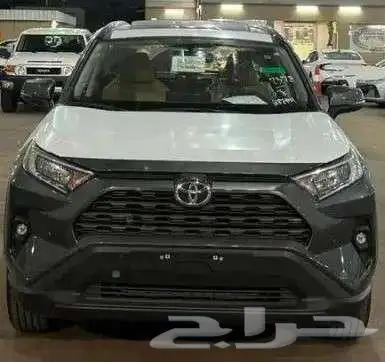 تويوتا راف فور XLE بنزين 2025 ابيض وفضي ورصاصي 4