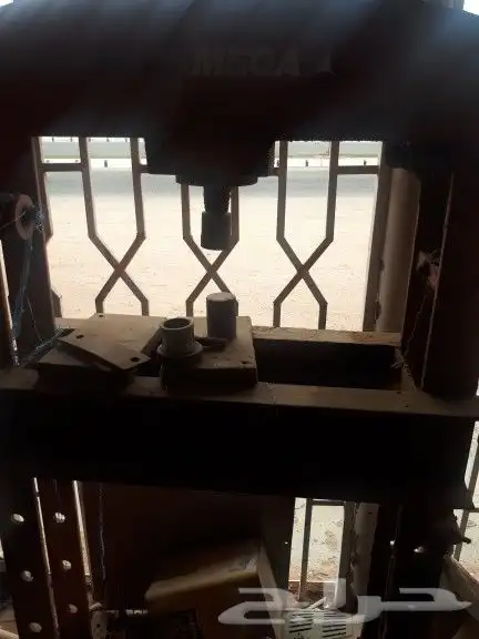 (مكبس  ماكينه قص مفاتيح ماطور هواء مسن مواصير سباكه )للبيع 0