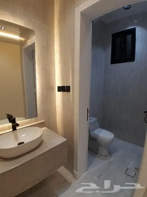 للبيع روف علوي مع ملحق تشطيب راقي مقابل نادي ضمك خلف المطار 21