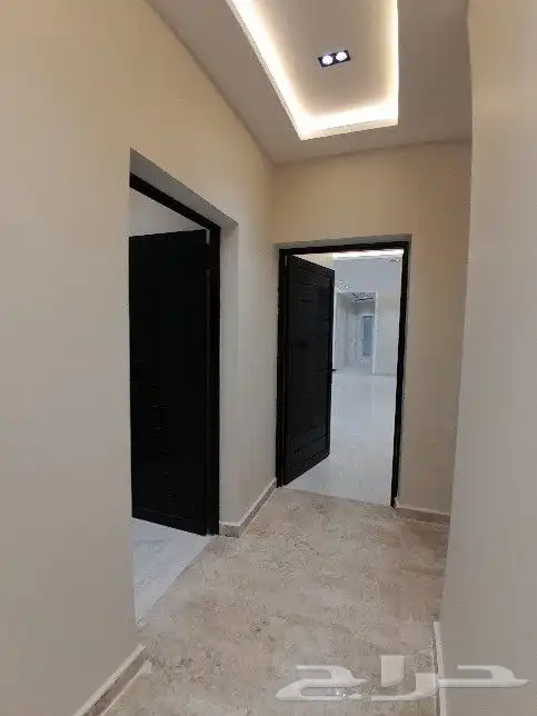 للبيع روف علوي مع ملحق تشطيب راقي مقابل نادي ضمك خلف المطار 3