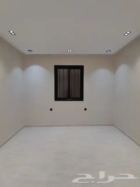 للبيع روف علوي مع ملحق تشطيب راقي مقابل نادي ضمك خلف المطار 13