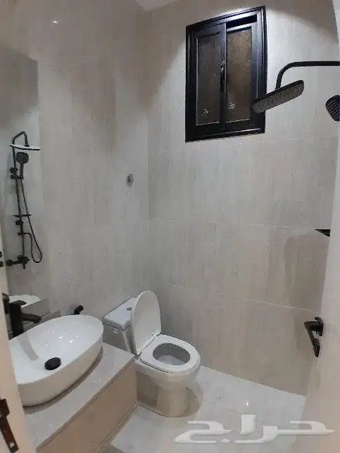 للبيع روف علوي مع ملحق تشطيب راقي مقابل نادي ضمك خلف المطار 18