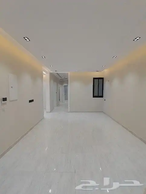 للبيع روف علوي مع ملحق تشطيب راقي مقابل نادي ضمك خلف المطار 7