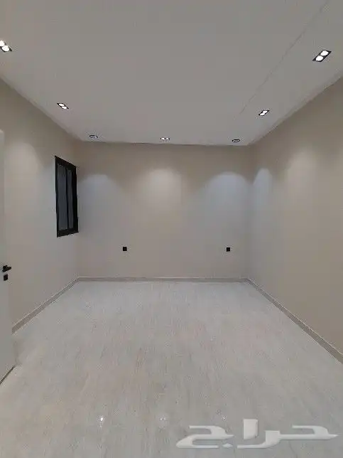 للبيع روف علوي مع ملحق تشطيب راقي مقابل نادي ضمك خلف المطار 14