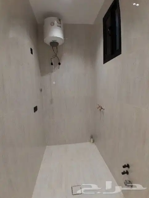 للبيع روف علوي مع ملحق تشطيب راقي مقابل نادي ضمك خلف المطار 24