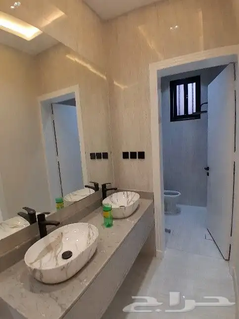 للبيع روف علوي مع ملحق تشطيب راقي مقابل نادي ضمك خلف المطار 5