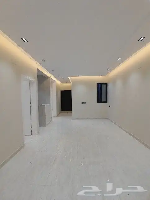 للبيع روف علوي مع ملحق تشطيب راقي مقابل نادي ضمك خلف المطار 20