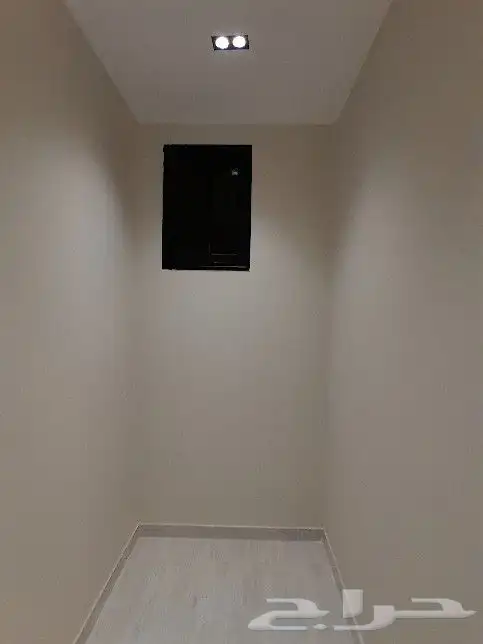 للبيع روف علوي مع ملحق تشطيب راقي مقابل نادي ضمك خلف المطار 9