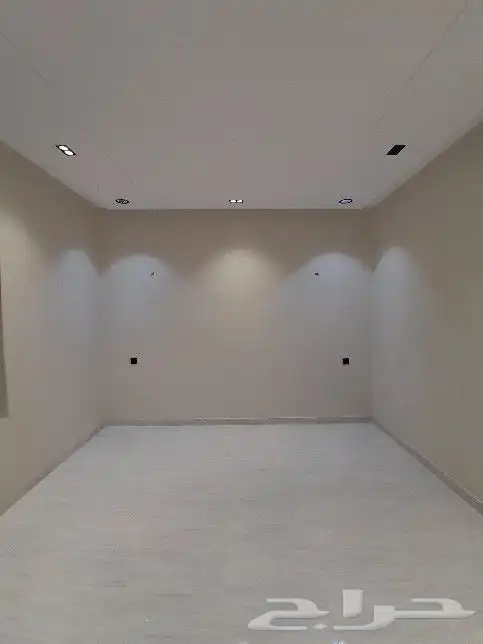 للبيع روف علوي مع ملحق تشطيب راقي مقابل نادي ضمك خلف المطار 4