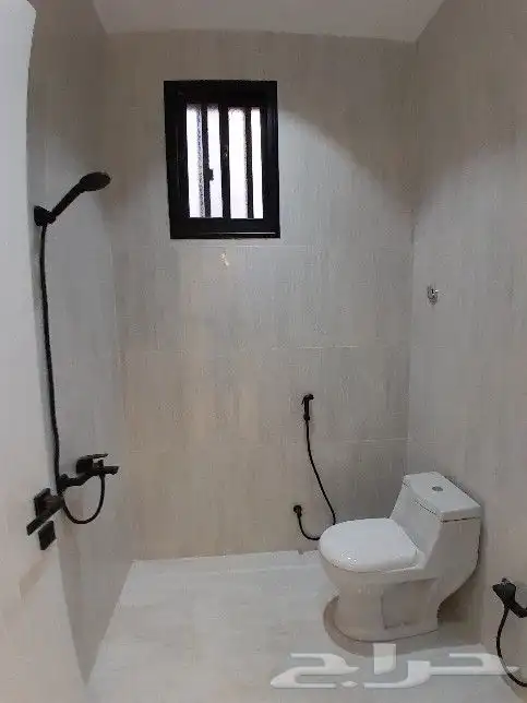 للبيع روف علوي مع ملحق تشطيب راقي مقابل نادي ضمك خلف المطار 27