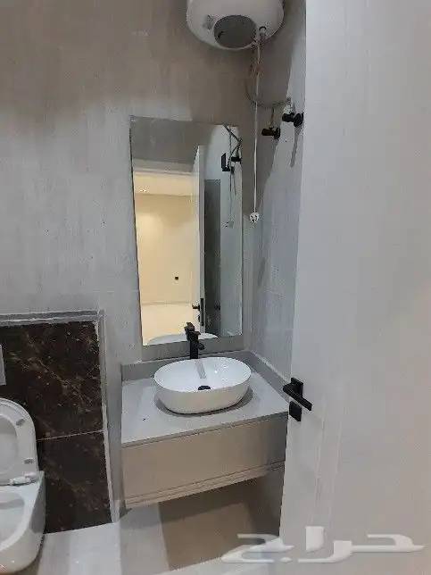 للبيع روف علوي مع ملحق تشطيب راقي مقابل نادي ضمك خلف المطار 15