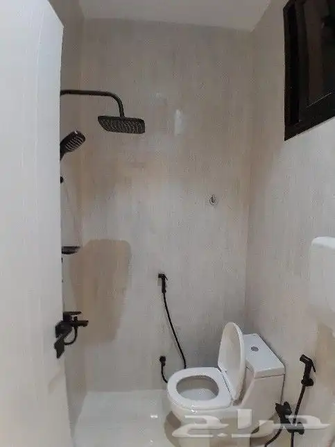 للبيع روف علوي مع ملحق تشطيب راقي مقابل نادي ضمك خلف المطار 12