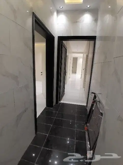 للبيع شقه دور ثاني مصعد راكب جاهز مدخل مستقل بالمحاله قرطبة 3