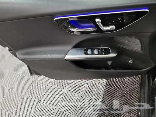 2022 مرسيدس-بنز-C 300 8