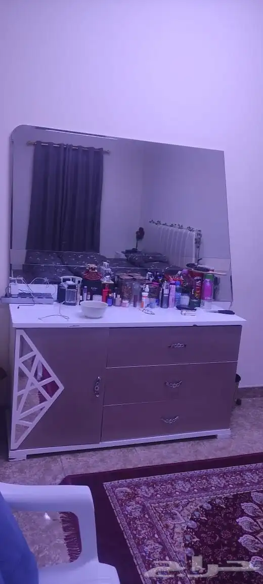 Urgent Sale Complete Queen Size Bed Set 6