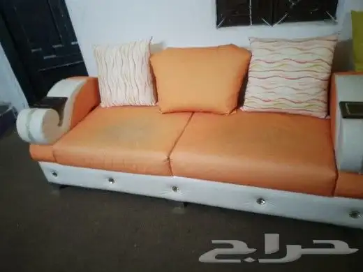 كنب للبيع مستعجل نظيف سبعة قطعات مع الطاولة 6