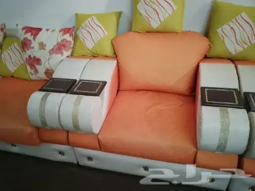 كنب للبيع مستعجل نظيف سبعة قطعات مع الطاولة 0