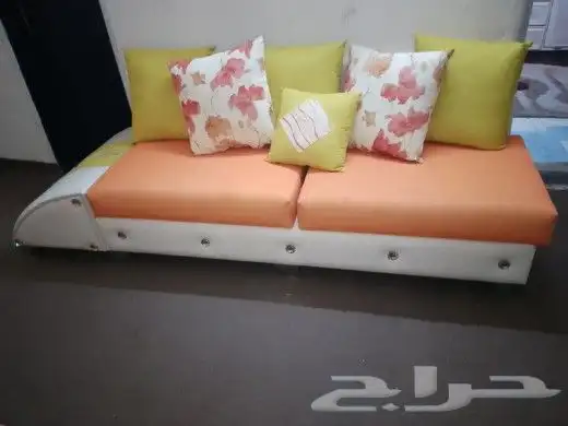 كنب للبيع مستعجل نظيف سبعة قطعات مع الطاولة 2