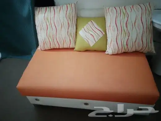 كنب للبيع مستعجل نظيف سبعة قطعات مع الطاولة 1