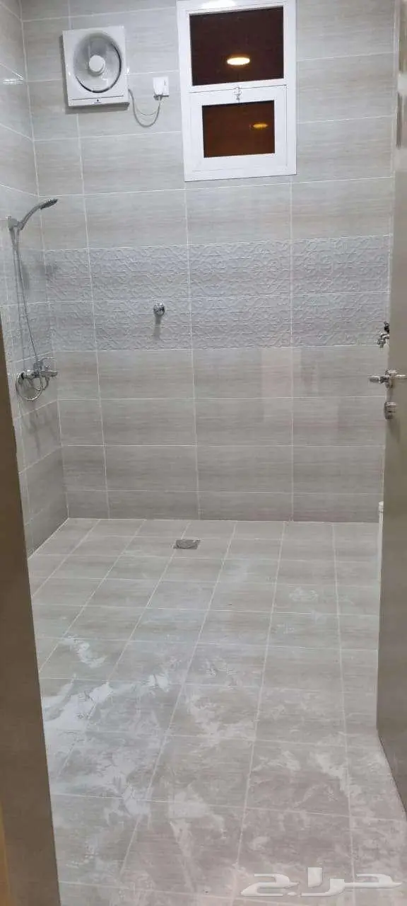 للإيجار دور أرضي جديد ومميز للإيجار في حي الفهد الجنوبي 8