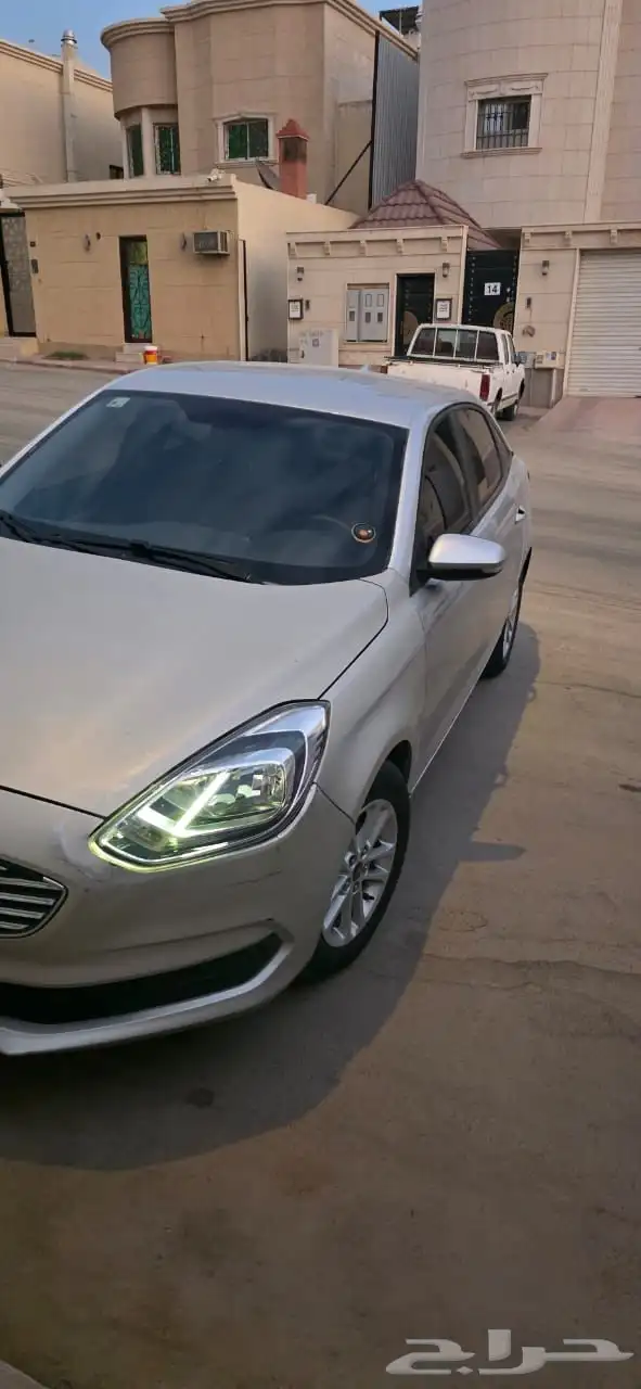 فورد اسكورت 10