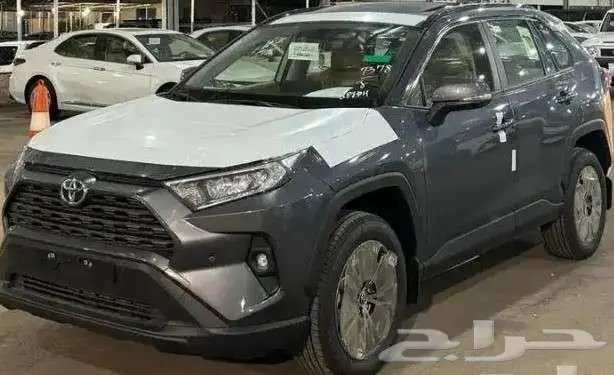 تويوتا راف فور XLE بنزين 2025 ابيض وفضي ورصاصي 10