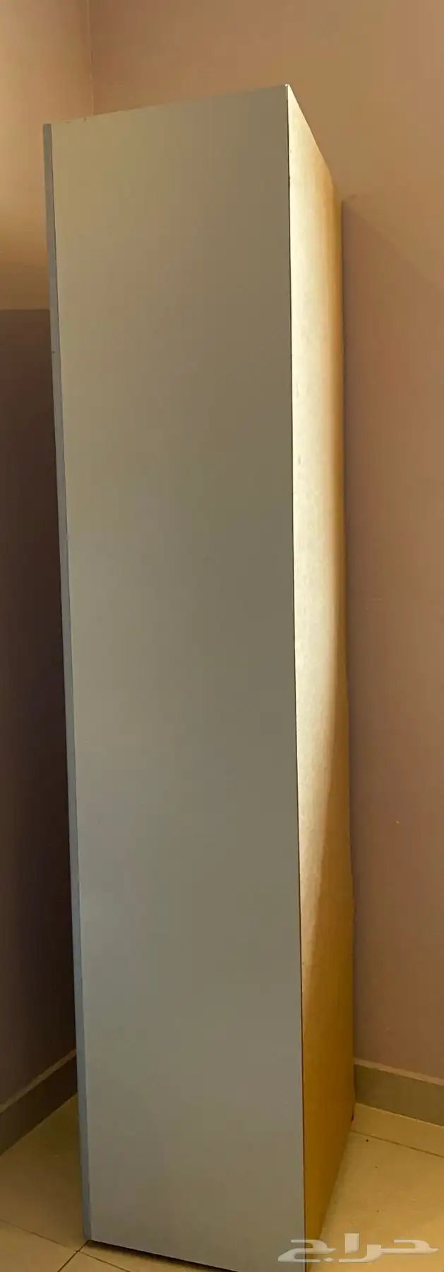 دولاب تنظيم ارفف نظيف وملحقاته سليمة 1