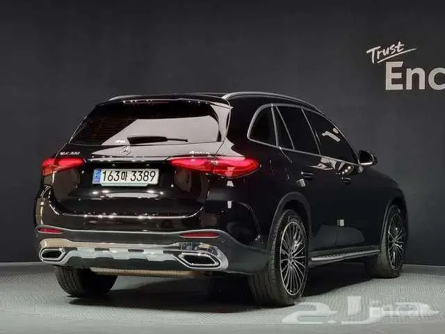 مرسيدس GLC300 موديل 2023 1