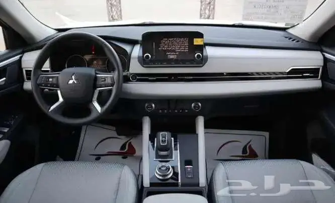 ميتسوبيشي اوتلاندر 2025 استندر 4