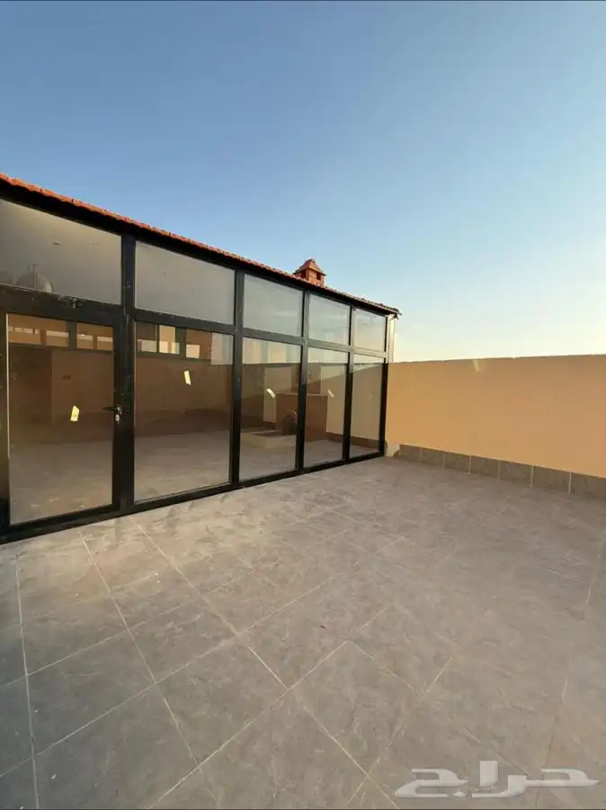 فيلا روف علوية للبيع حي الفلاح 580 0