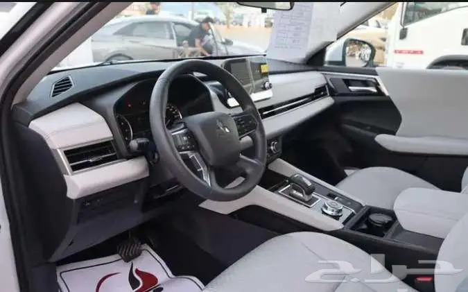 ميتسوبيشي اوتلاندر 2025 استندر 9