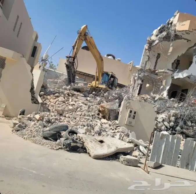 بوكلين لبنيان الحجر وقص الاراضي وهدم المباني القديمه 0