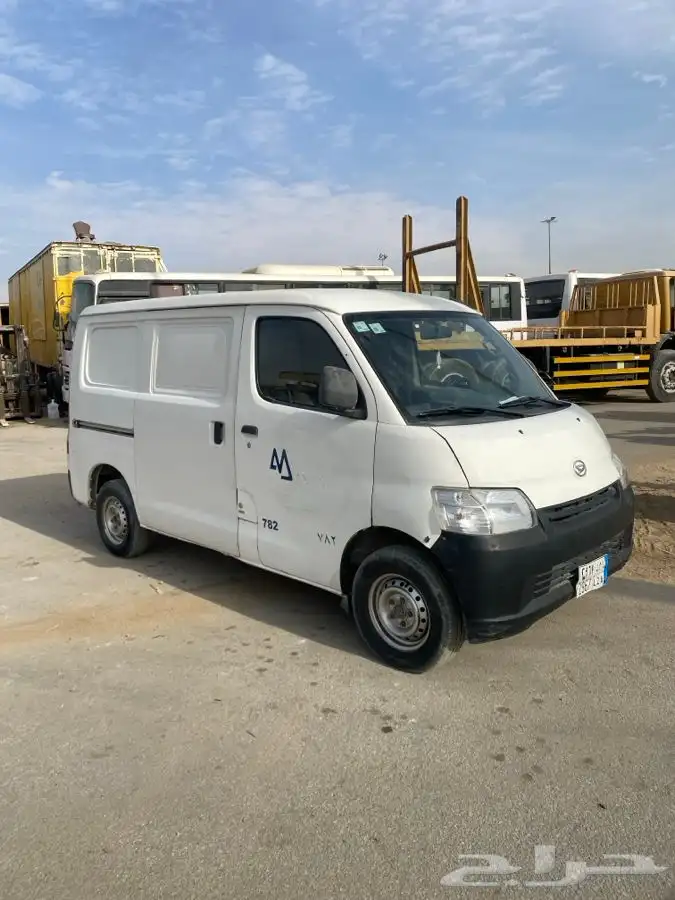 ديهاتسو فان بضاعه موديل  2013 3