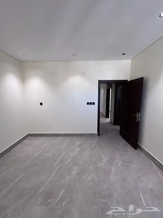 فيلا روف علوية للبيع حي الفلاح 580 7