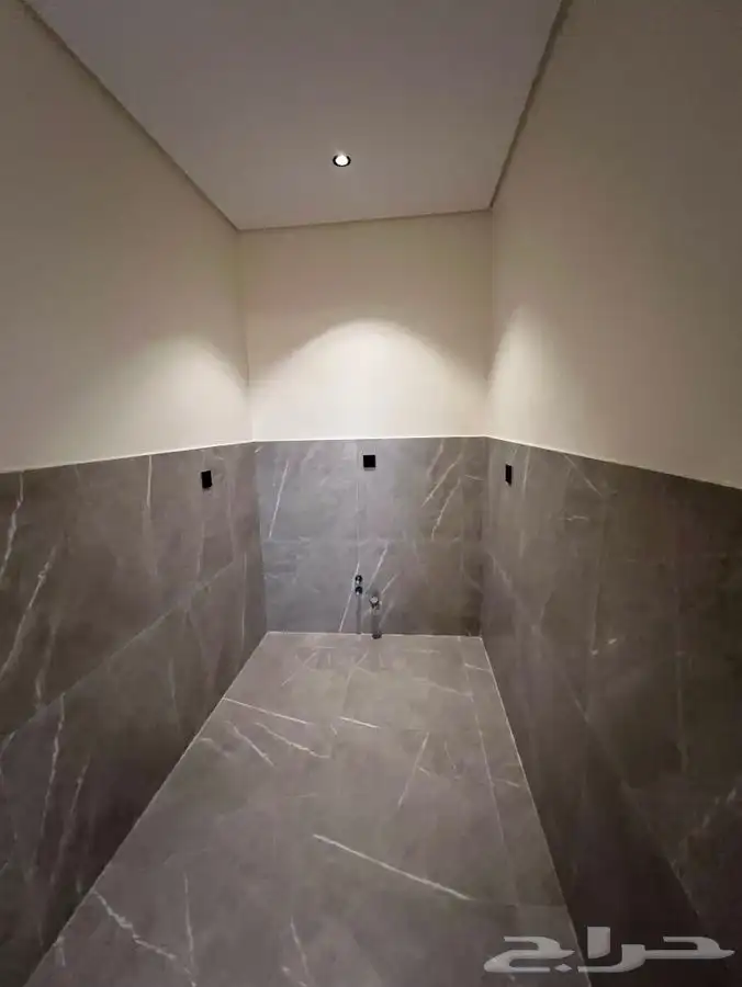 فيلا روف علوية للبيع حي الفلاح 580 6