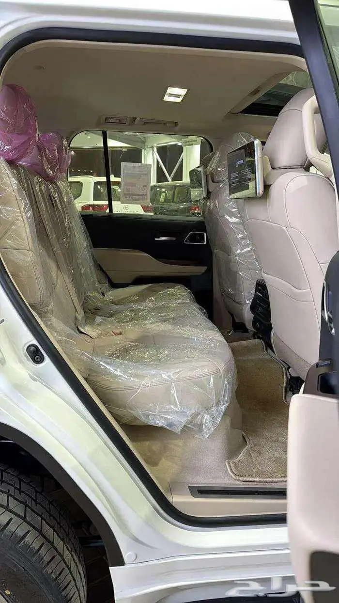 تويوتا لاندكروزر GXR L5 فل كامل وارد الساير 2026 - 348.000 3