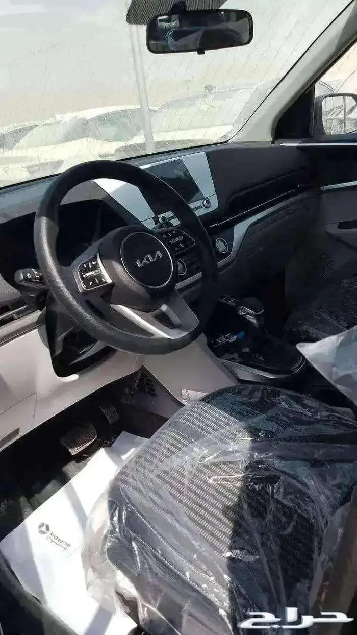 كيا كارينز مطور بصمه وشاشه 2025 3