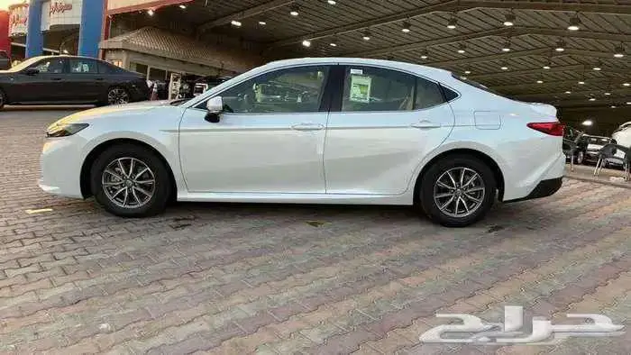 تويوتا كامري E 2025 بنزين استاندر 3