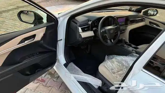 تويوتا كامري E 2025 بنزين استاندر 9