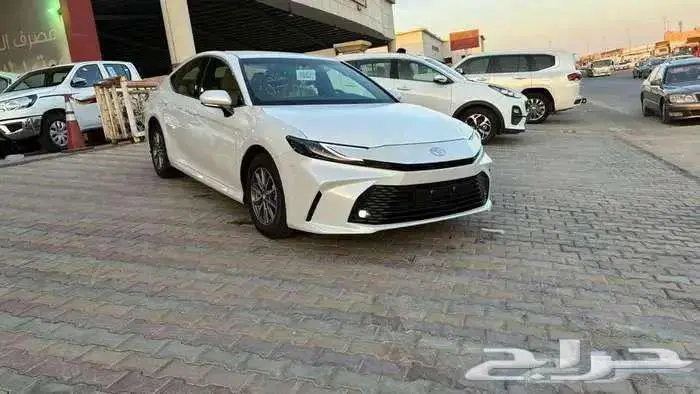 تويوتا كامري E 2025 بنزين استاندر 1