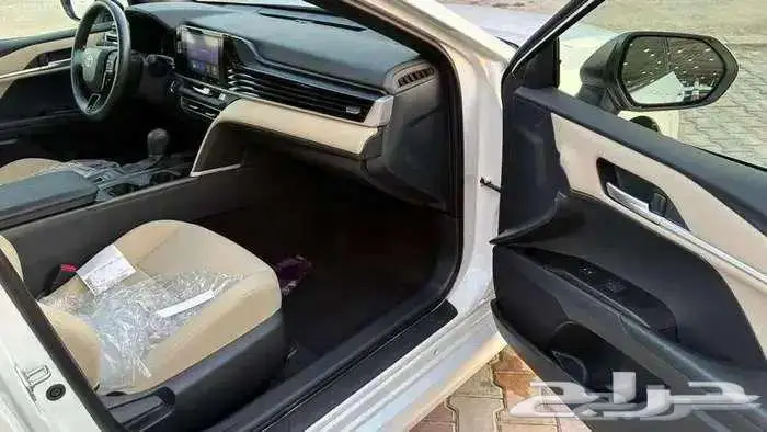 تويوتا كامري E 2025 بنزين استاندر 10